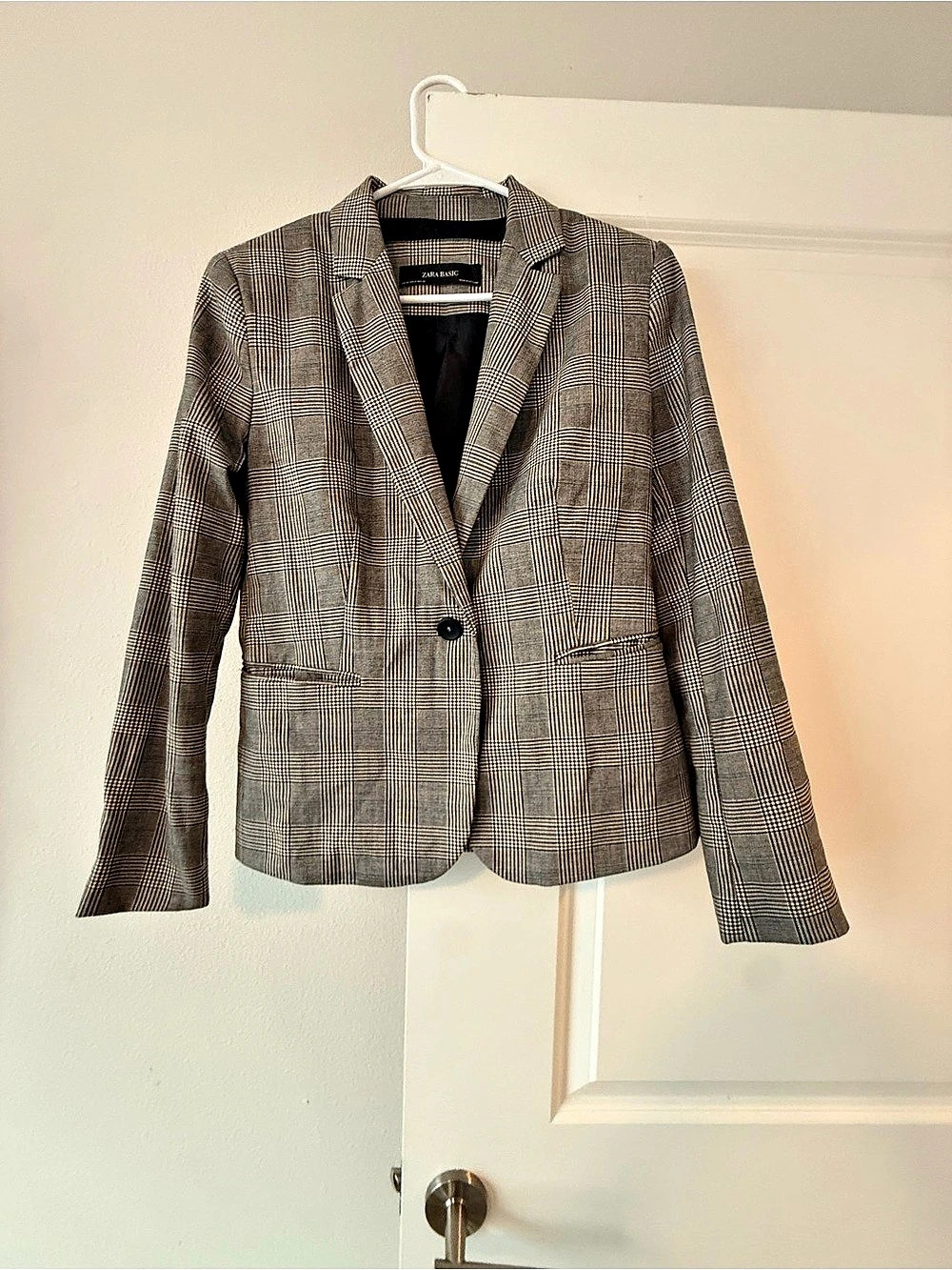 Zara Plaid Blazer in Gray & Brown Size Medium Like New